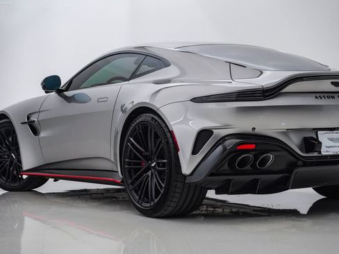 Used 2025 Aston Martin V8 Vantage Coupe RWD image 9