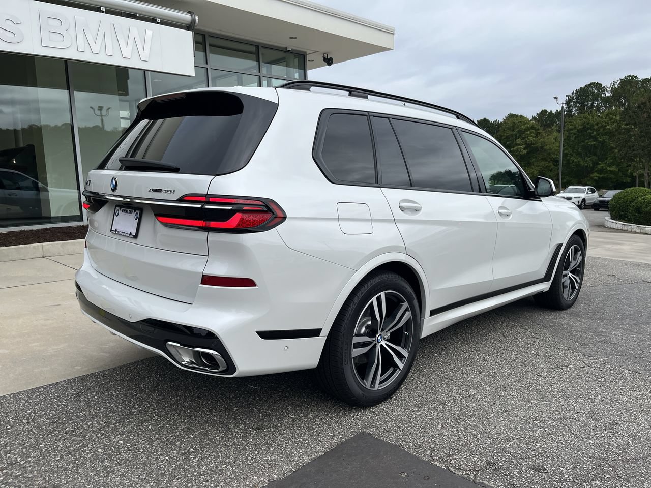 Used 2027 BMW X7 xDrive40i w/ M Sport Package AWD/4WD image 8