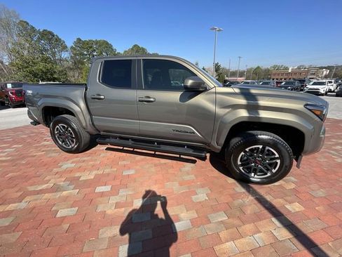 Used 2025 Toyota Tacoma TRD Sport AWD/4WD image 36