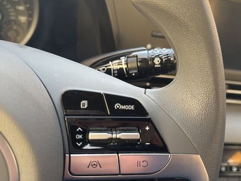 Used 2023 Hyundai Elantra SEL image 15