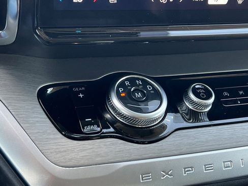 Certified 2025 Ford Expedition Max Platinum AWD/4WD image 24