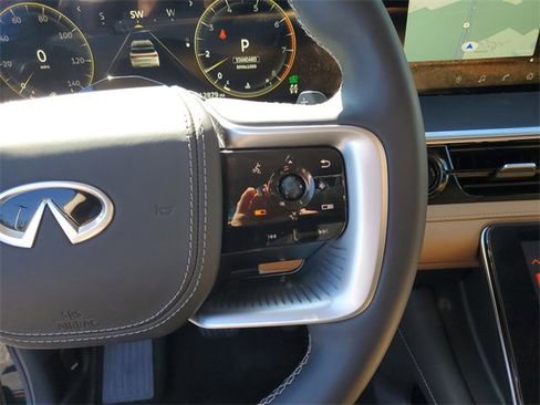 Used 2025 INFINITI QX80 Sensory image 18