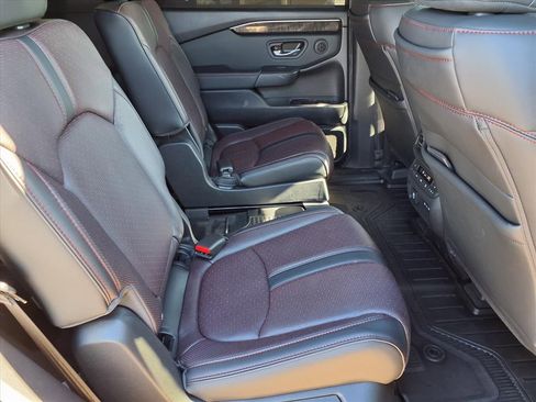Used 2025 Honda Pilot Black Edition image 26
