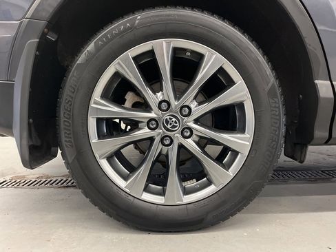 Used 2017 Toyota RAV4 Limited image 37