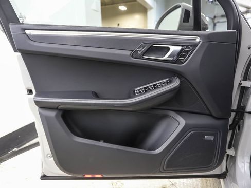 Used 2023 Porsche Macan GTS image 9