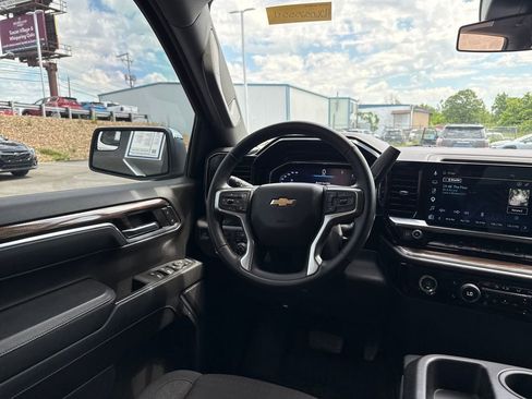 Used 2024 Chevrolet Silverado 1500 LT AWD/4WD image 32
