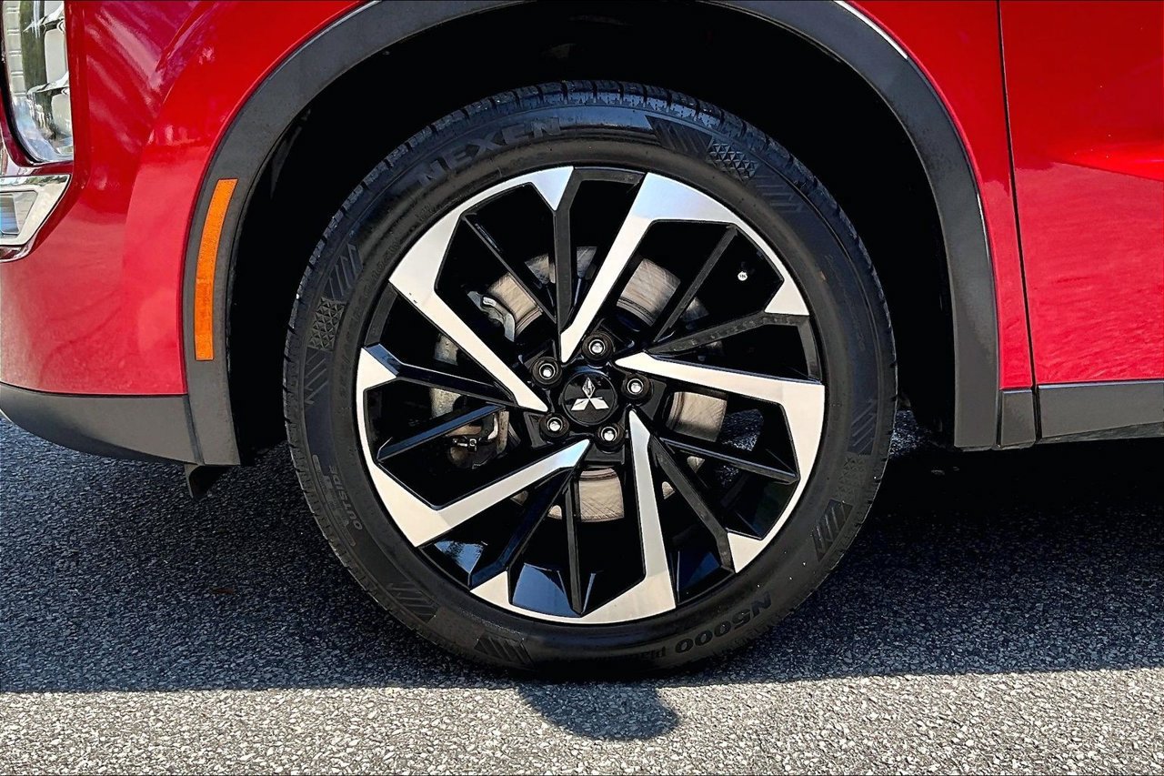Used 2022 Mitsubishi Outlander SE AWD/4WD image 32