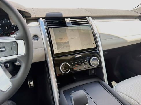 New 2026 Land Rover Discovery Limited Edition AWD/4WD image 29