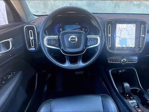 Used 2025 Volvo XC40 B5 Core w/ Protection Package Premier AWD/4WD image 8