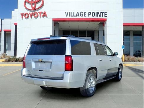 Used 2019 Chevrolet Suburban LT image 5