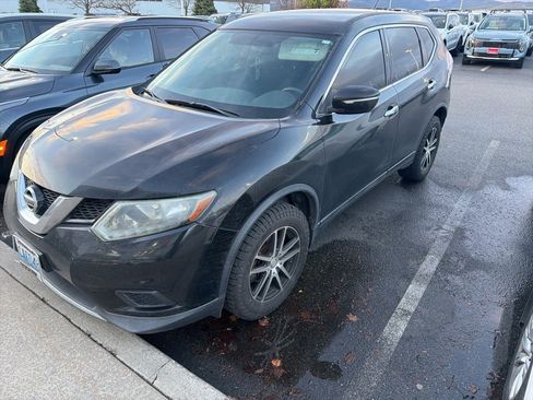 Used 2014 Nissan Rogue S image 2