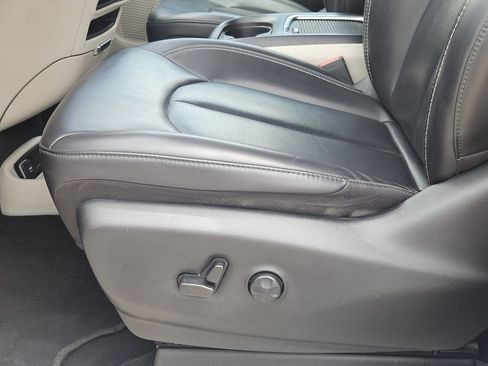 Used 2023 Chrysler Pacifica Touring-L FWD image 18