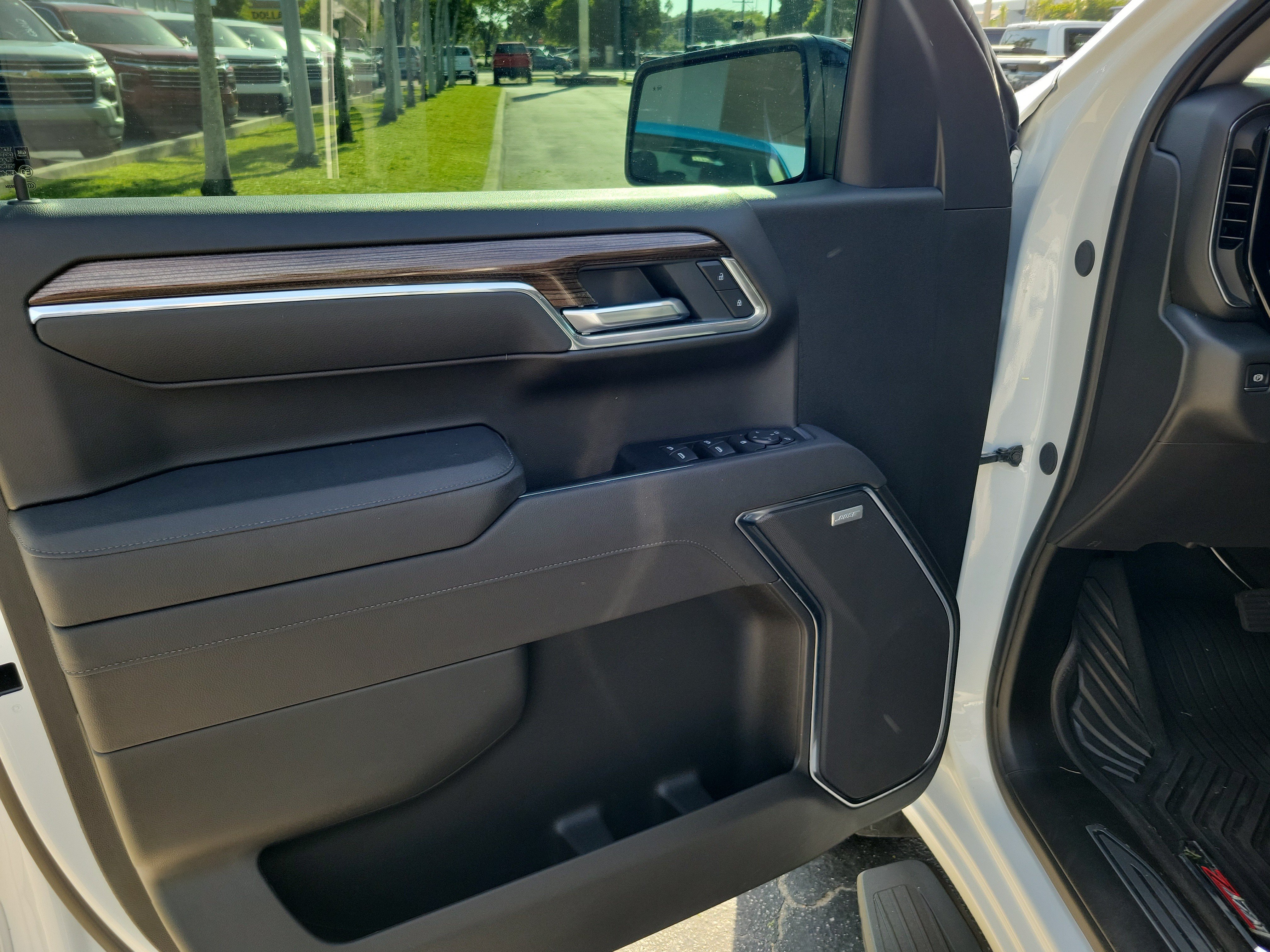 Used 2026 Chevrolet Silverado 1500 LT Trail Boss w/ LT Trail Boss Premium Package AWD/4WD image 18