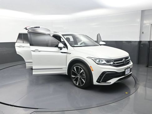 Used 2024 Volkswagen Tiguan SEL R-Line AWD/4WD image 29