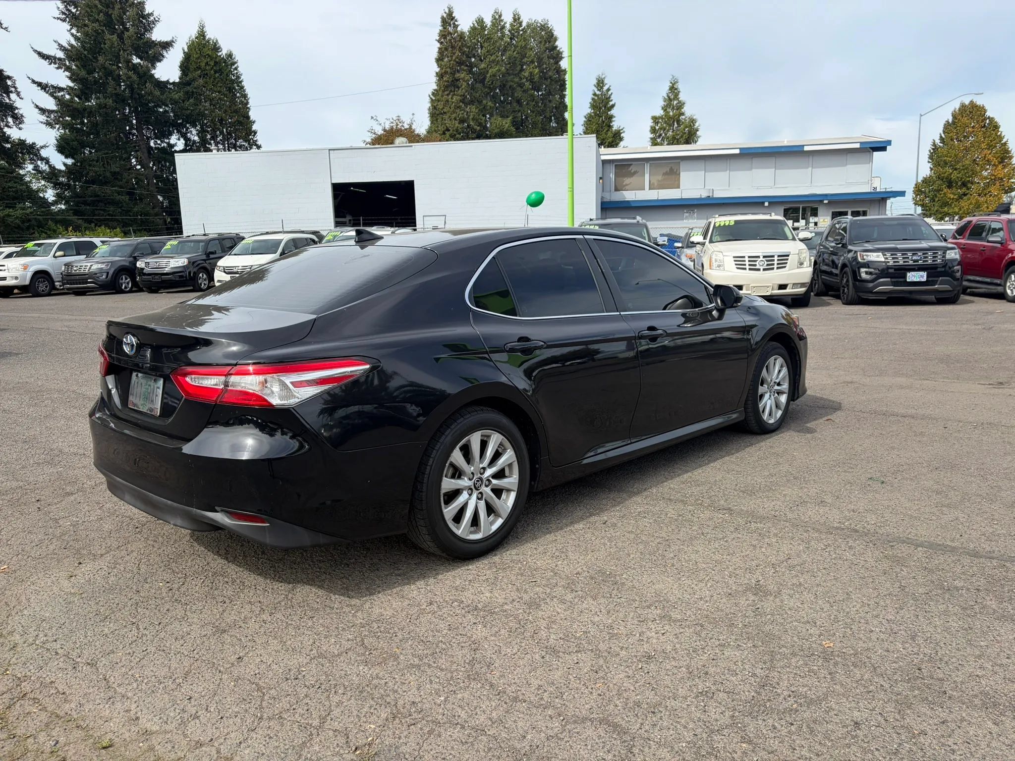 Used 2018 Toyota Camry LE w/ Audio Package FWD image 3