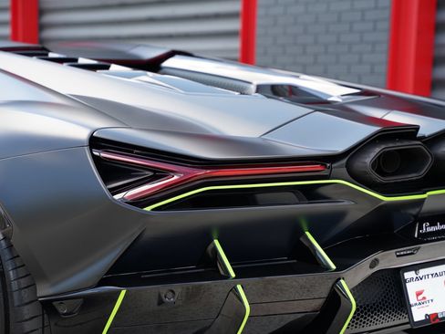 Used 2024 Lamborghini Revuelto AWD/4WD image 25
