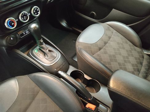 Used 2019 FIAT 500L Pop image 26