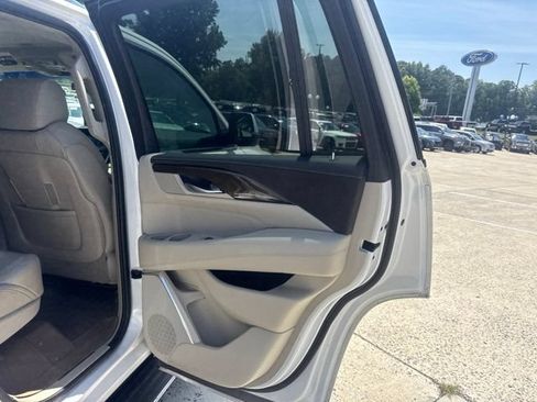 Used 2019 Cadillac Escalade Luxury AWD/4WD image 38