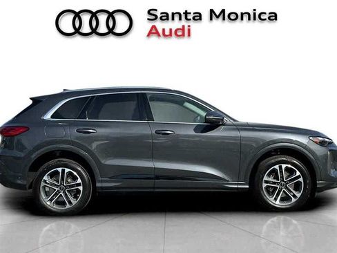 Used 2025 Audi Q5 Premium w/ Convenience Package AWD/4WD image 8