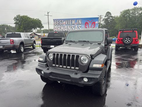 Used 2023 Jeep Wrangler Sport AWD/4WD image 2