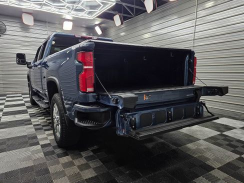 Used 2025 Chevrolet Silverado 2500 High Country w/ High Country Premium Package AWD/4WD image 12