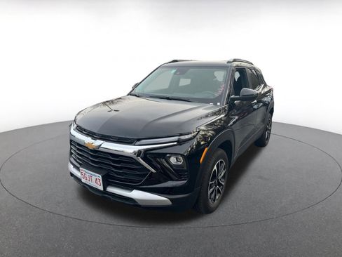 Used 2025 Chevrolet Trax LT w/ LT Convenience Package image 4