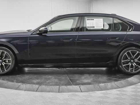 Used 2024 BMW 760i xDrive w/ Premium Package 2 image 4
