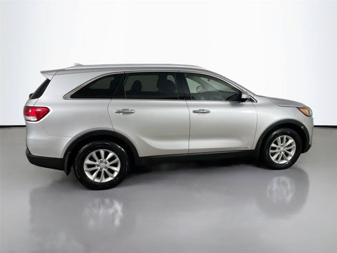 Used 2018 Kia Sorento AWD image 16