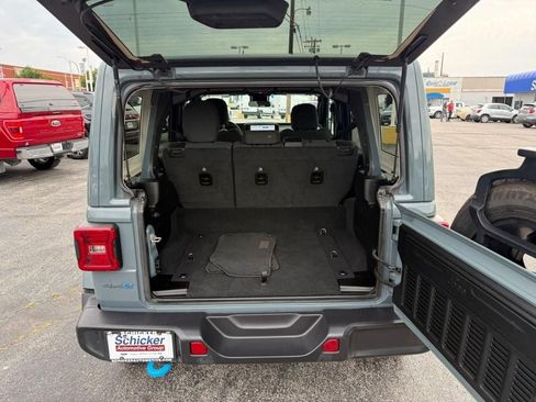 Used 2024 Jeep Wrangler Unlimited Sahara AWD/4WD image 7