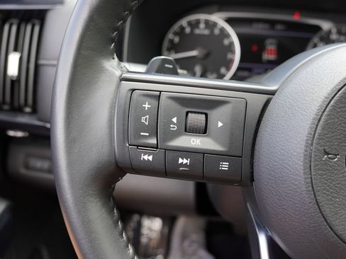 Used 2025 Nissan Pathfinder SV FWD image 33