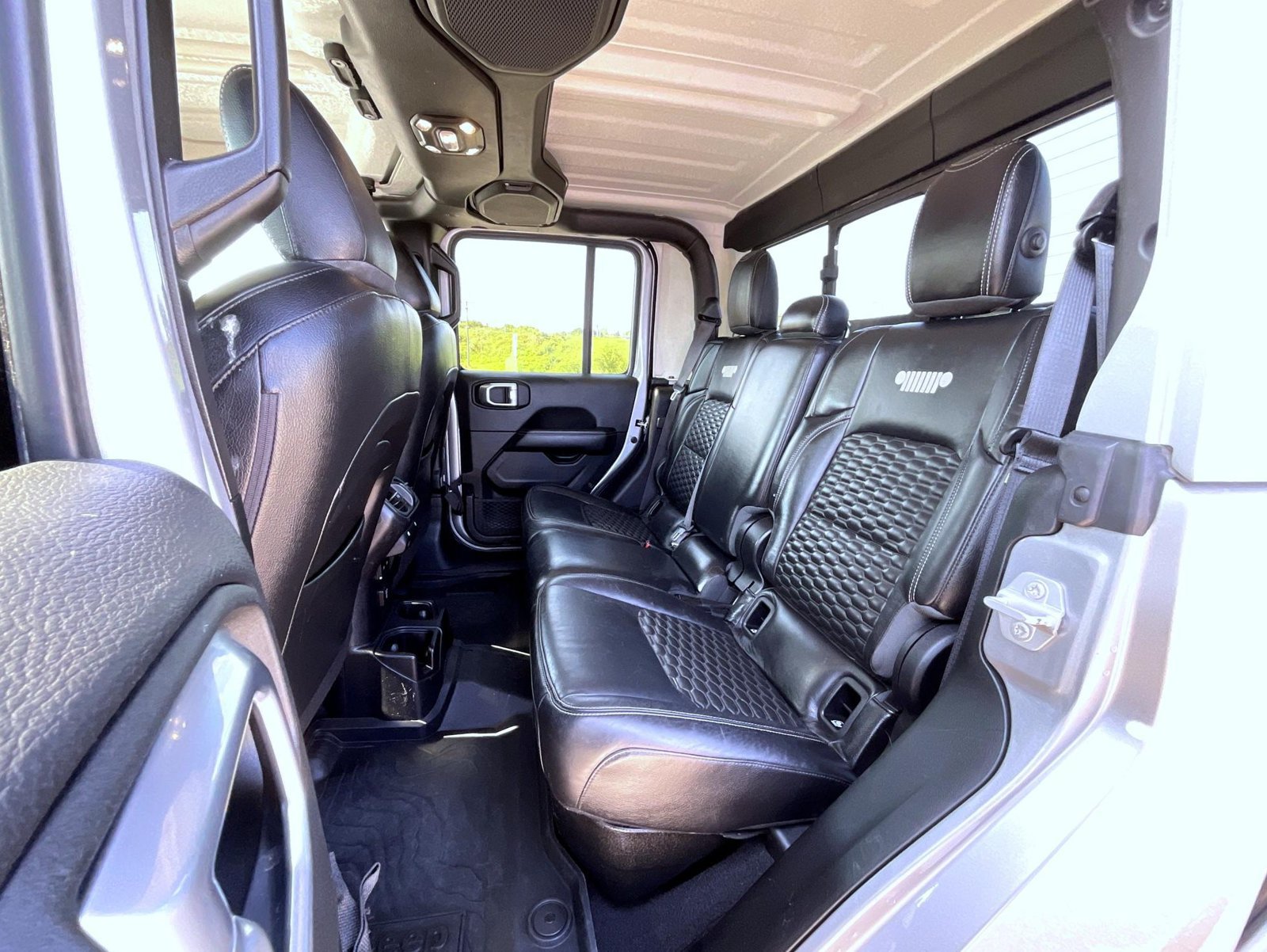 Used 2021 Jeep Gladiator Overland AWD/4WD image 19