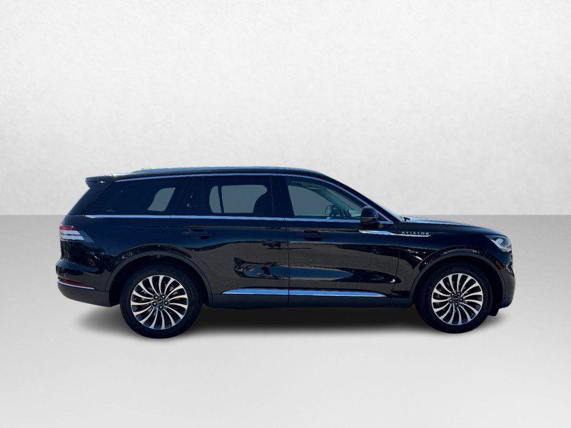 Used 2024 Lincoln Aviator Reserve AWD/4WD image 4