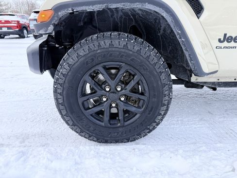 Used 2022 Jeep Gladiator Sport image 12