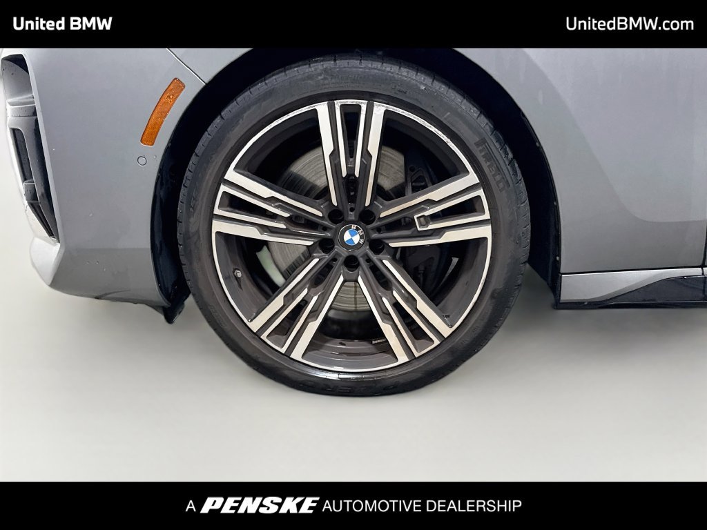 Used 2023 BMW 740i RWD image 9