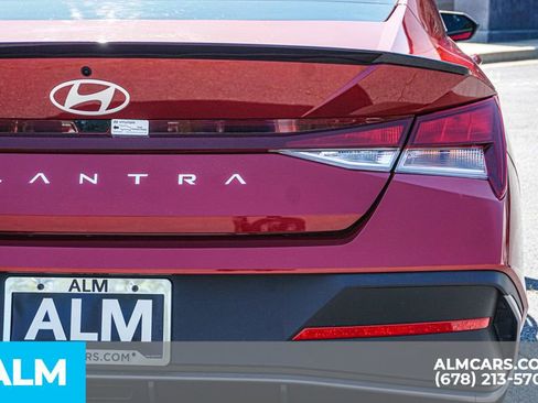 Used 2025 Hyundai Elantra Sport image 13