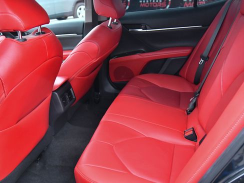 Used 2019 Toyota Camry XSE image 36