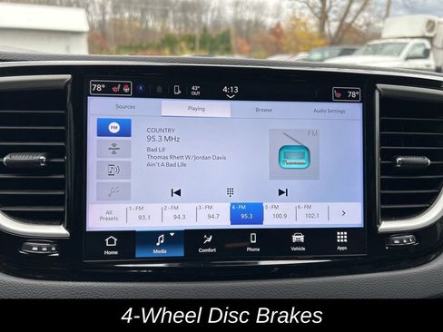 Certified 2024 Chrysler Pacifica Touring-L image 19