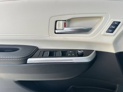 New 2026 Toyota Sienna Platinum AWD/4WD image 10
