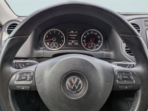 Used 2016 Volkswagen Tiguan S image 29