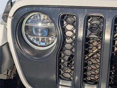 Used 2022 Jeep Gladiator Sport image 9