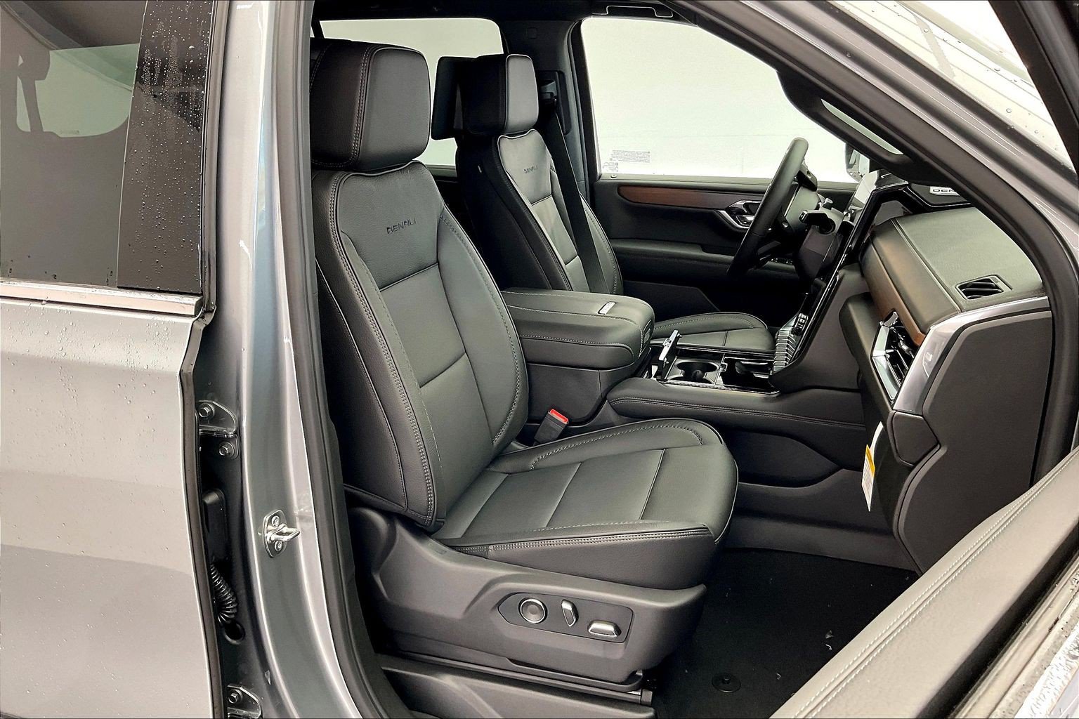 New 2026 GMC Yukon Denali w/ Advanced Technology Package AWD/4WD image 9