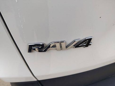 Used 2024 Toyota RAV4 XLE AWD/4WD image 9