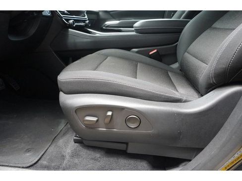 Used 2024 Chevrolet Traverse LT FWD image 11