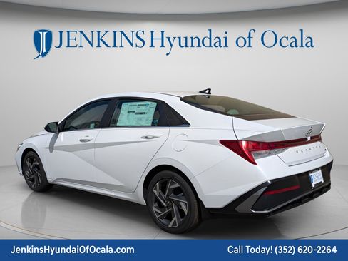 Used 2025 Hyundai Elantra Limited image 5