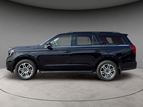 Used 2025 Ford Expedition Active AWD/4WD image 2