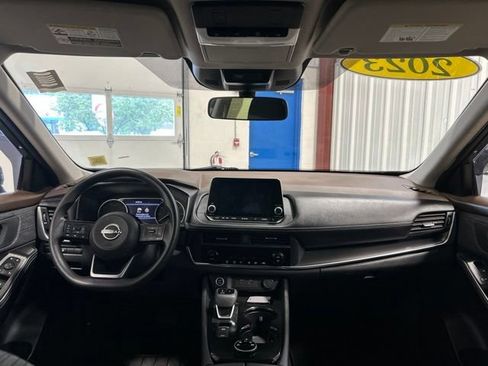 Used 2023 Nissan Rogue SV AWD/4WD image 16