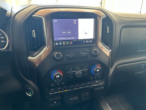 Used 2019 Chevrolet Silverado 1500 High Country w/ Technology Package AWD/4WD image 18