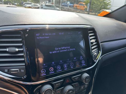 Used 2019 Jeep Grand Cherokee Limited AWD/4WD image 25