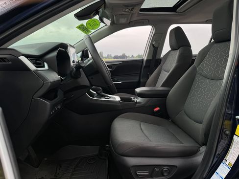 Used 2022 Toyota RAV4 XLE w/ Convenience Package AWD/4WD image 9