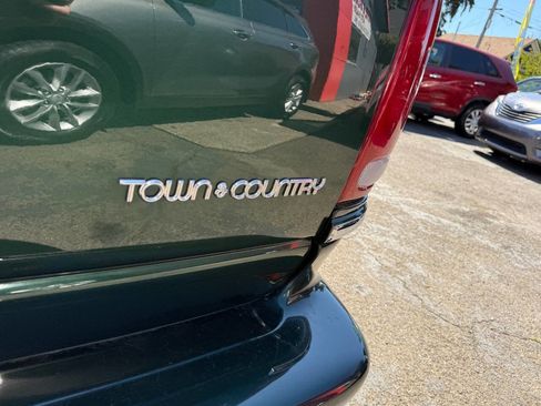 Used 1997 Chrysler Town & Country LXi image 8